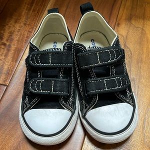 Black Converse sneakers toddler size 8
